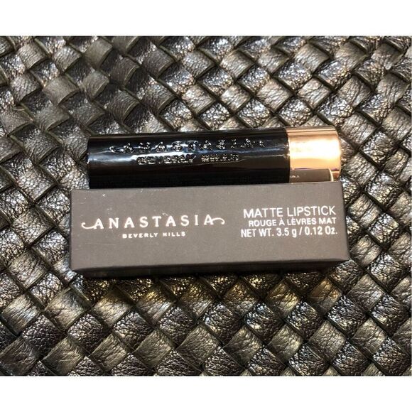 ANASTASIA BEVERLY HILLS - 🎉HP🎉 NWT - Matte Lipstick in “Ruby”- Full Size - Picture 8 of 14